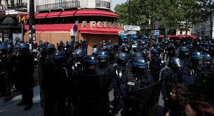 الشرطة الفرنسية تشتبك مع جمهور حفلات موسيقية