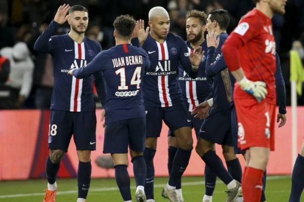 إصابة ثلاثة من لاعبي باريس سان جيرمان بفيروس كورونا