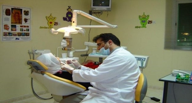 لتكون بالمستوى العالمي.. قرار بتخفيض عدد المقررات الدرسية في كليات طب الأسنان