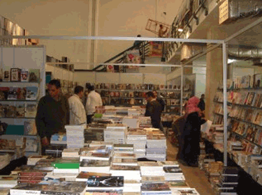 400 عنوان في معرض الكتاب بدير الزور