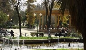 على الرغم من قرار إغلاقها بسبب كورونا.. حدائق حلب مكتظة بمرتاديها 