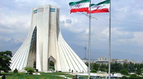 طهران تفنّد ادعاءات أميركا حول توقيف سفن تحمل أسلحة إلى اليمن