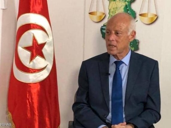 الرئيس التونسي: لن أتشاور مع أحد، طالما رئبس الحكومة يملك مل الصلاحيات
