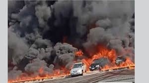 شاهد .. حريق ضخم في خط بترول على طريق مصر - الإسماعيلية 