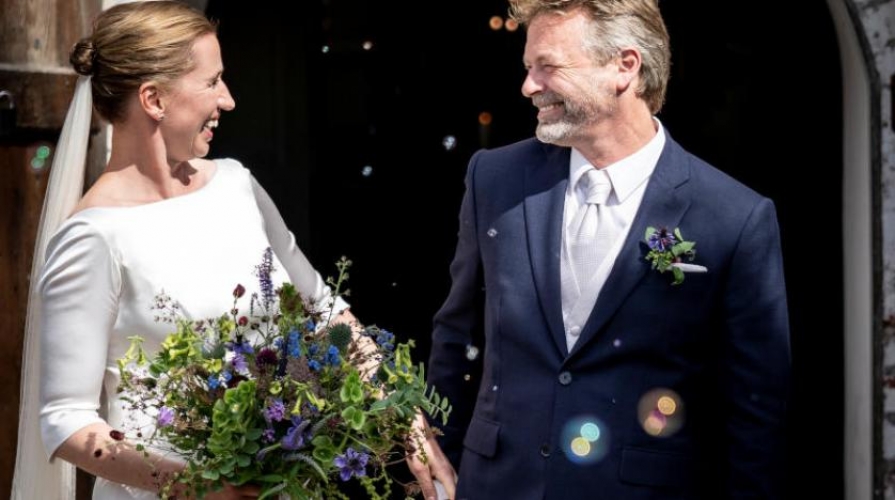 بعد تأجيل عدة مرات .. رئيسة وزراء الدنمارك تتمم زواجها من مخرج سينمائي