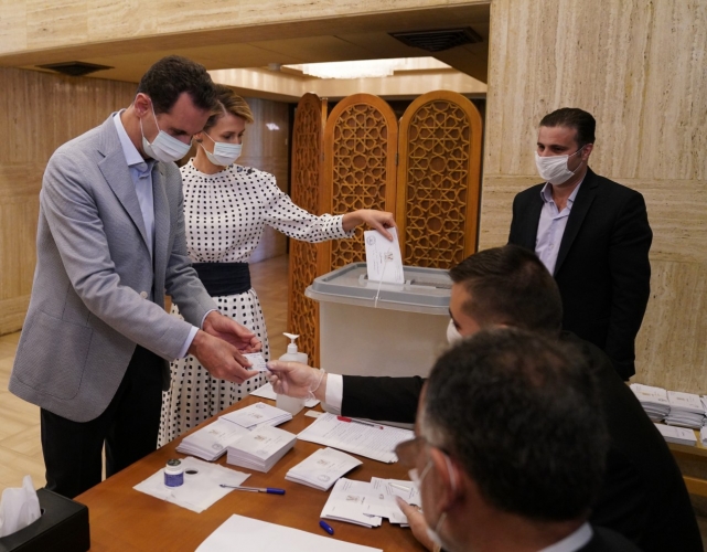 الرئيس الأسد وعقيلته يدليان بصوتيهما في انتخابات مجلس الشعب للدور التشريعي الثالث