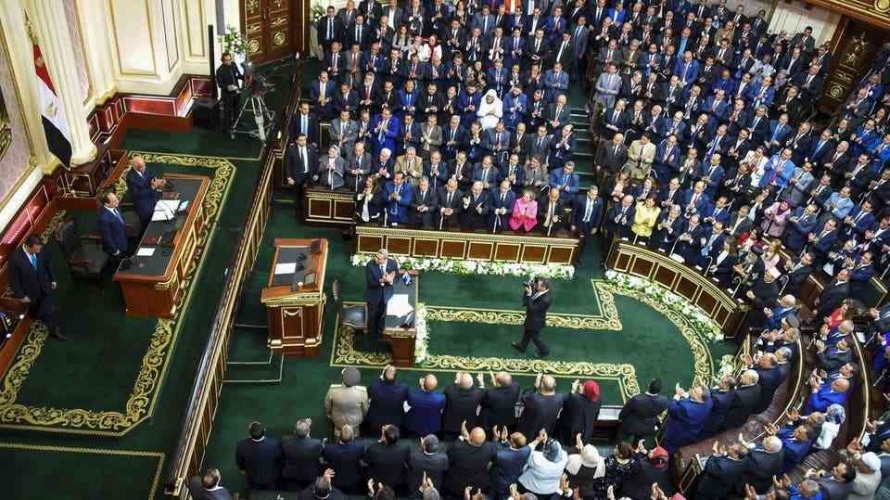 البرلمان المصري يفوض القوات المسلحة بالتدخل العسكري لحماية الأمن القومي