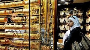 غرام الذهب ينخفض 10 آلاف ليرة إثر تحسن العملة المحلية