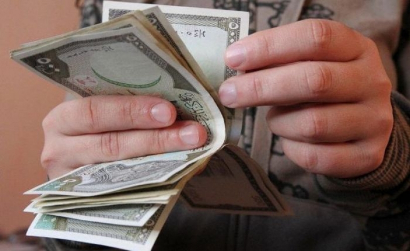 صناعيون يطالبون بزيادة الرواتب لتحسين حركة السوق