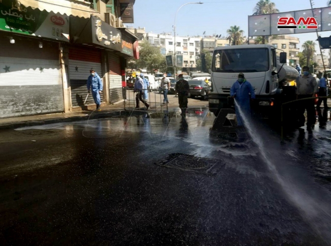 محافظة دمشق تطلق حملة تعقيم لشوارع العاصمة على عدة محاور