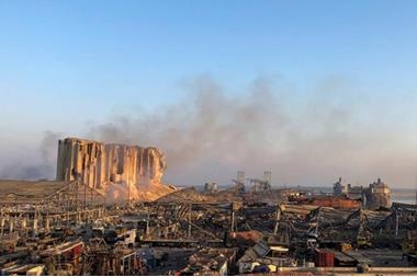 لبنان يرفع أنقاض المرفأ بحثا عن ضحايا مفقودين تحت الركام.. وأكثر من 100 ضحية حتى الآن!