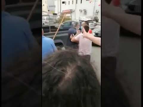 بالفيديو.. لبنانيون غاضبون يطردون وزير التربية بـ