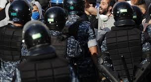 شرطة البرلمان اللبناني تنفي إطلاق النار على المتظاهرين   