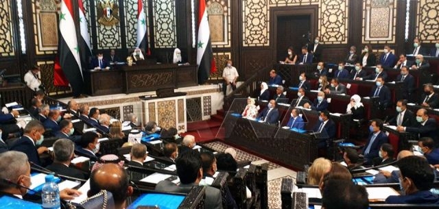 مجلس الشعب يعقد جلسته الافتتاحية للدور التشريعي الثالث.. والأعضاء يبدؤون بتأدية القسم الدستوري