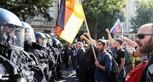 شرطة برلين تفرق متظاهرين يحتجون على قيود فيروس كورونا   