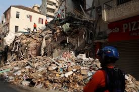 منقذ: مؤشرات على وجود أحياء تحت الأنقاض بعد شهر من انفجار مرفأ بيروت   