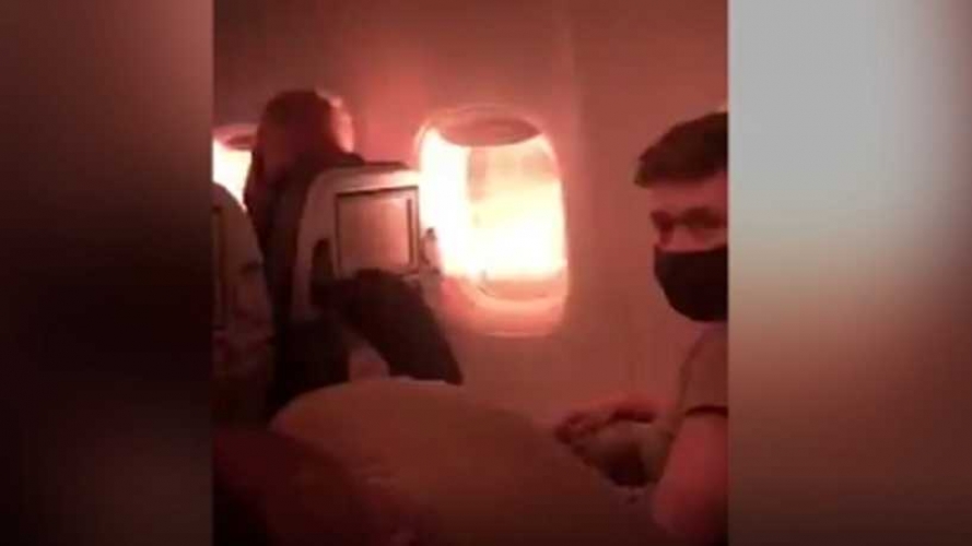 فيديو.. انفجارات ونيران في طائرة ركاب أميركية أثناء هبوطها 