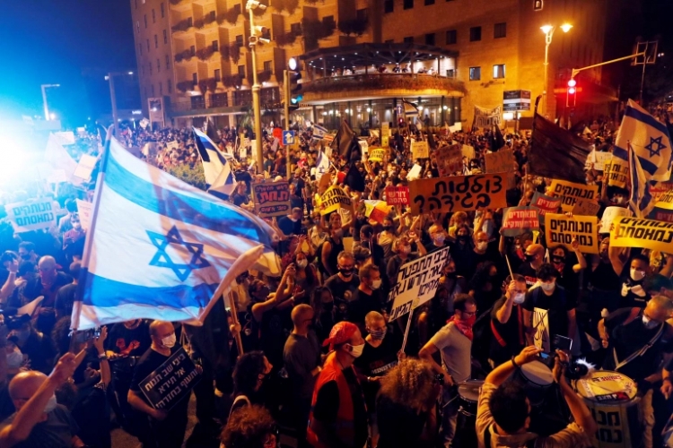 آلاف المستوطنين يتظاهرون مطالبين برحيل نتنياهو