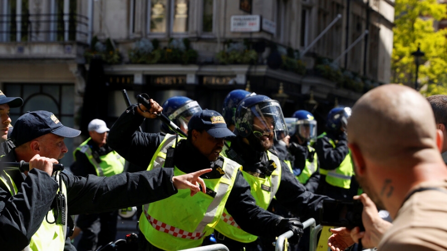 اشتباكات بين الشرطة البريطانية ومتظاهرين في لندن