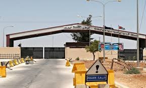 240 شاحنة عالقة.. هذا ما يجري في منفذ جابر الأردني الحدودي مع سورية!؟
