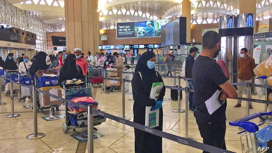  السعودية تعلق الرحلات الجوية من وإلى الهند بسبب كورونا