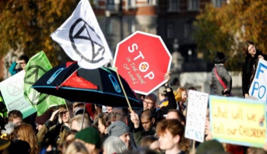 احتجاجات في لندن، تنديداً بإجراءات الإغلاق في البلاد