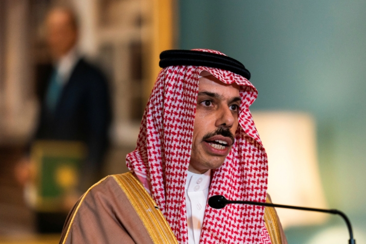 وزير الخارجية السعودي يلمح لحل الأزمة مع قطر في المستقبل القريب 