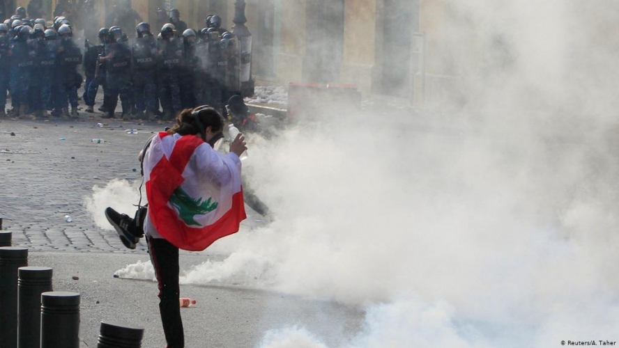 في الذكرى السنوية الأولى لاحتجاجات لبنان.. مواجهات بين متظاهرين والقوى الأمنية