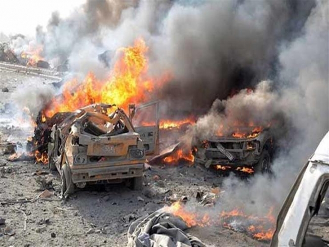 مقتل 12 مدنيًا وإصابة 100 في انفجار سيارة ملغمة وسط أفغانستان.