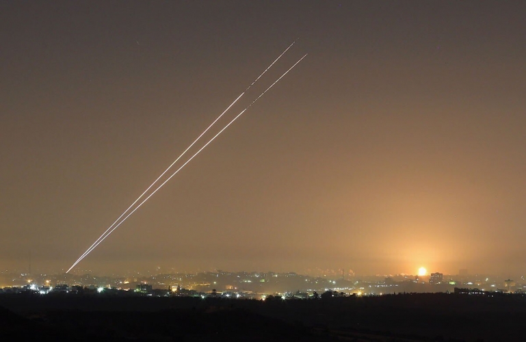 الاحتلال الإسرائيلي يقول إنه اعترض صاروخًا أُطلق من غزة.