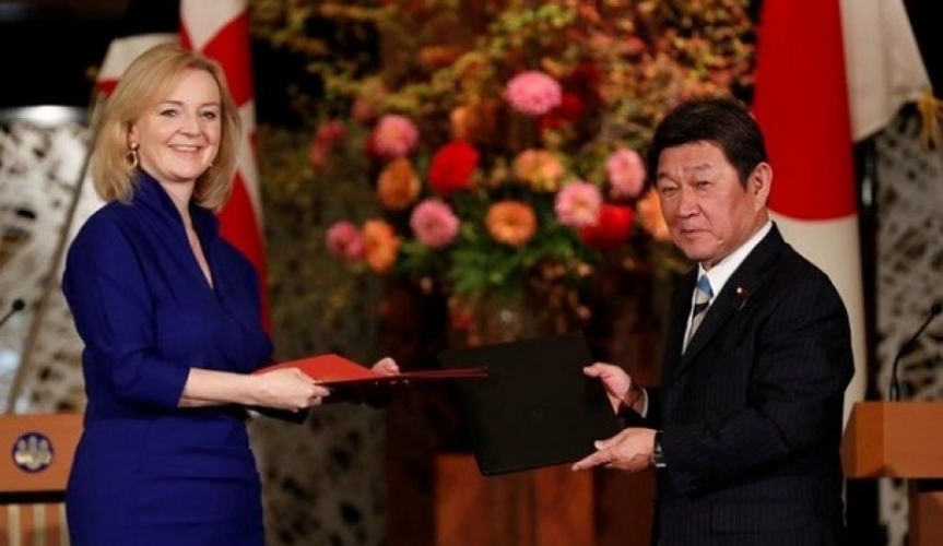بريطانيا توقع أول اتفاقية تجارة حرة مع اليابان
