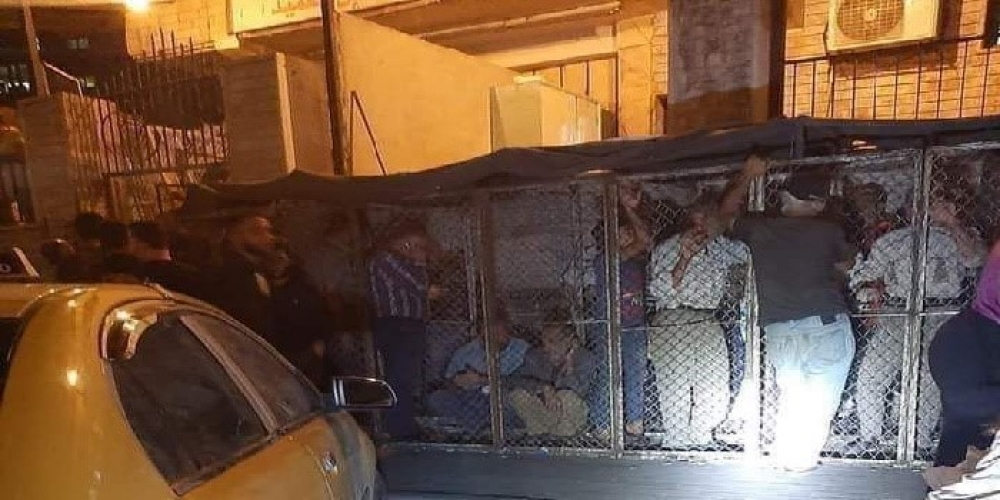 بعد تداول صور مؤسفة للوقوف داخل سياج.. مدير مخابز دمشق: لا نعلم ما حلول أزمة الخبز وغير مسؤولين عن تنظيم الدور!