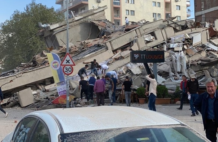 تركيا.. انهيار نحو 20 مبنى بولاية إزمير جراء الزلزال
