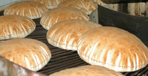 5500 طن خبز استهلاك السوريين يومياً والدعم مستمر بـ 500 ليرة للكيلو.. وهذا هو سبب تعديل وزن الربطة!؟ 