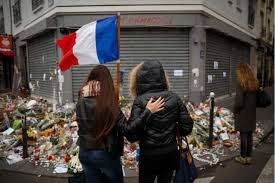باريس: تعليق محاكمة المتهمين باعتداءات 2015 بسبب إصابة المتهم الرئيسي بكورونا