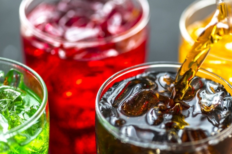 دراسة: المشروبات الحمضية والغازية تسبب سلوكاً عدوانياً لدى المراهقين .