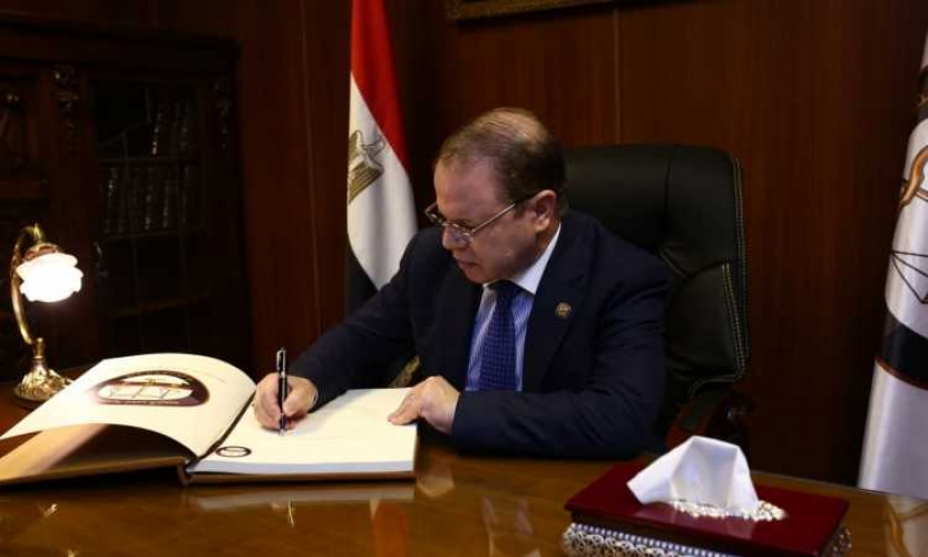 النائب العام المصري يؤكد تحويل أموال من (إسرائيل) لإحدى فتيات الفيديوهات الإباحية