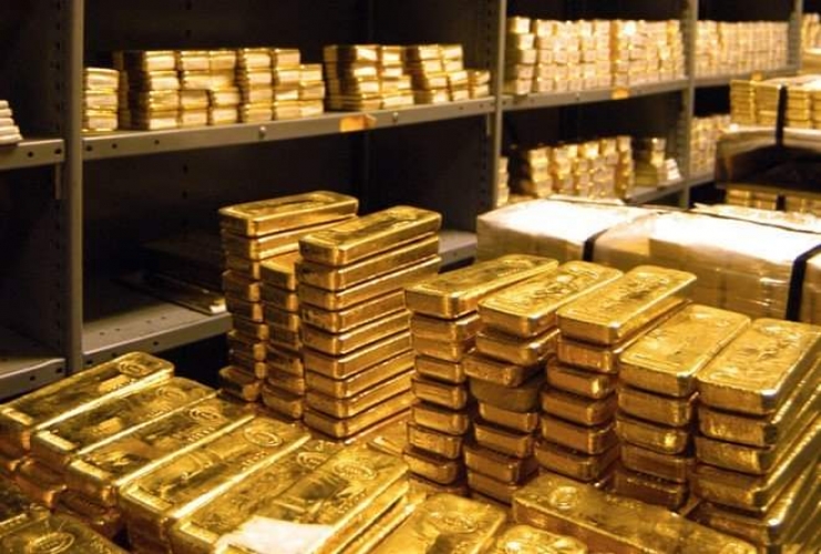 أسعار الذهب تنخفض إلى أدنى مستوى في 4 شهور مع تراجع المخاطر.