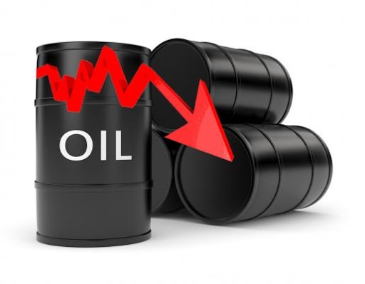 النفط يتراجع وسط مخاوف من زيادة المعروض