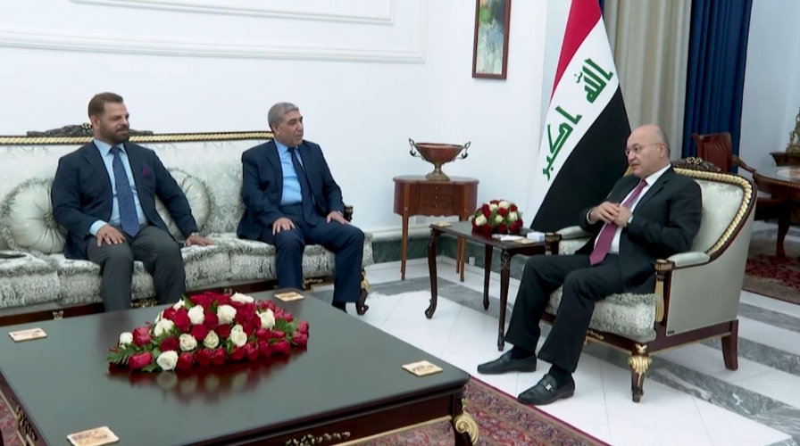 الرئيس العراقي يبحث مع الوفد الصدري أهم وآخر المستجدات في البلاد