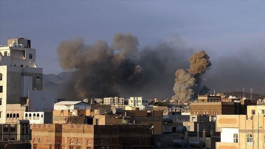 العدوان السعودي يستهدف محيط مطار صنعاء الدولي بغارتين.