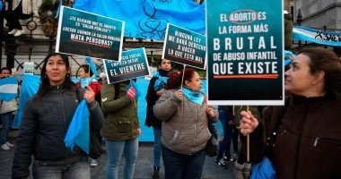 مظاهرات في الأرجنتين رفضًا لمشروع تقنين الإجهاض.