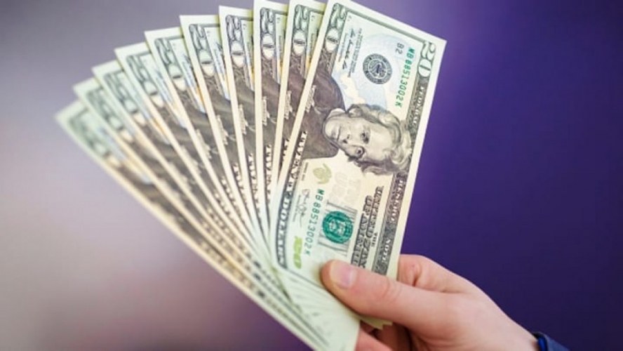 إيران تدعو شنغهاي للمبادرة للبحث عن أليات بنكية ونقدية و تشكيل بديل للدولار