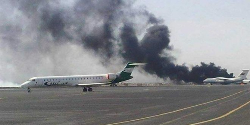 طيران العدوان السعودي يقصف مطار صنعاء الدولي