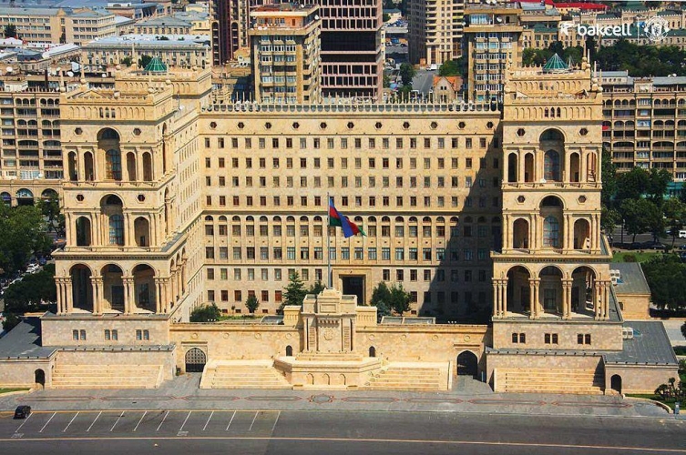 أذربيجان بصدد استدعاء سفير فرنسي، بسبب مواقف بلاده