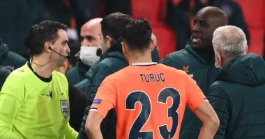  تفاصيل واقعة العنصرية في مباراة سان جيرمان و باشاك شهير .. الاتحاد الأوروبي يعلن الإعادة 