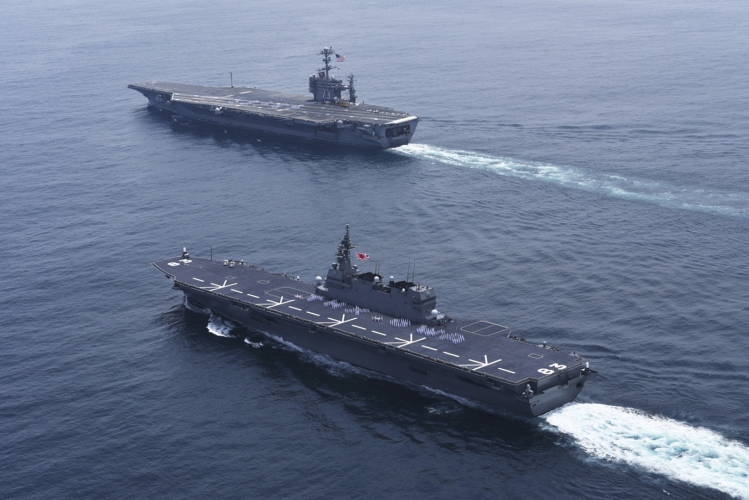 بعد التوترات مع الصين.. سفينتان حربيتان أمريكيتان تعبران مضيق تايوان 