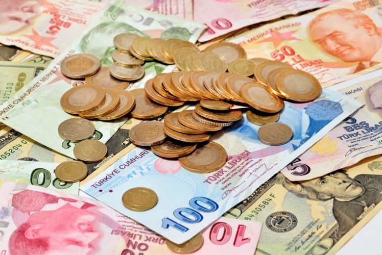 هبوط الليرة التركية أكثر من 2% مع ارتفاع الدولار