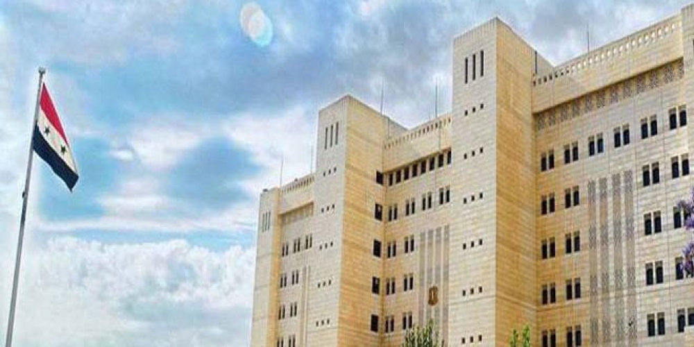 الخارجية: العدوان الإسرائيلي على مناطق في ديرالزور يتزامن مع ممارسات (قسد) الإرهابية