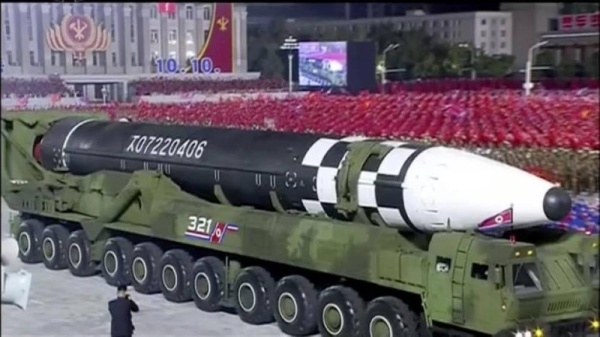 كوريا الشمالية تكشف عن صاروخ باليستي جديد خلال عرض عسكري في بيونغ يانغ   